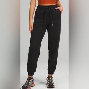 Lululemon scuba jogger black size 8